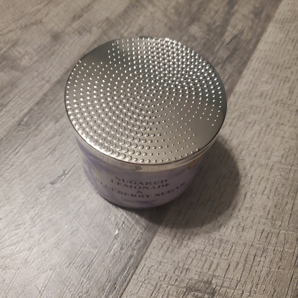 Bath And Body Works Sugared Lemonade And Blueberry Sugar Candle - Picture 2 of 4